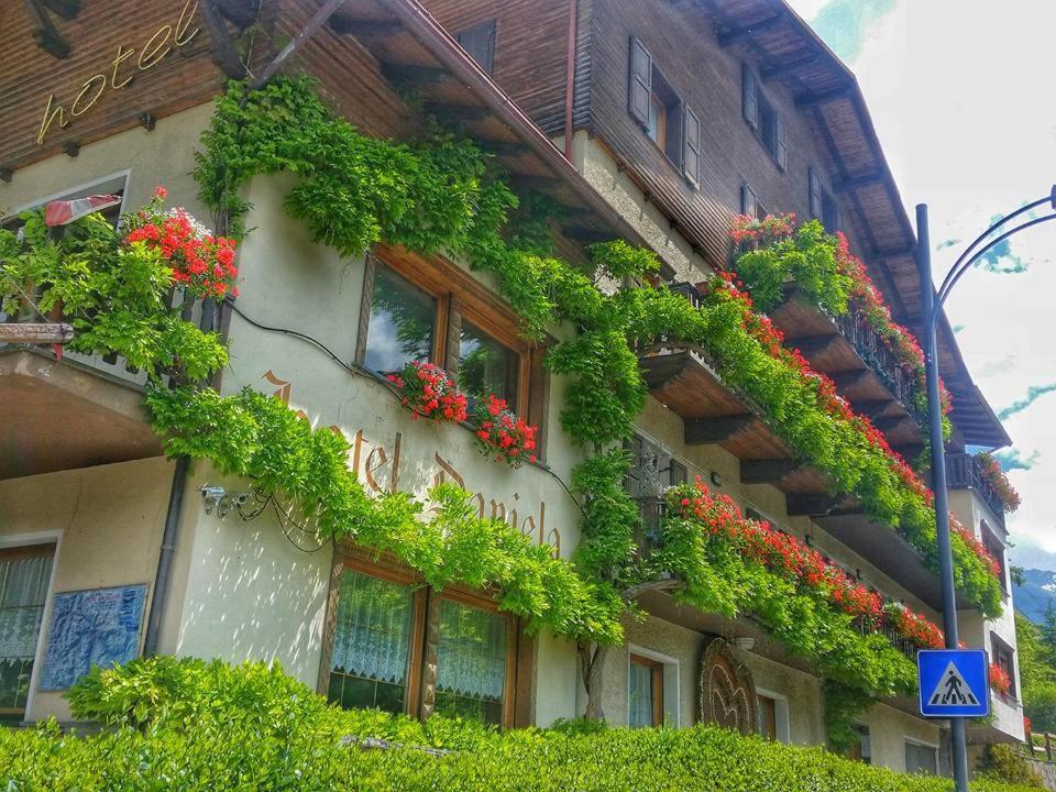 Hotel Daniela บอร์มิโอ ภายนอก รูปภาพ