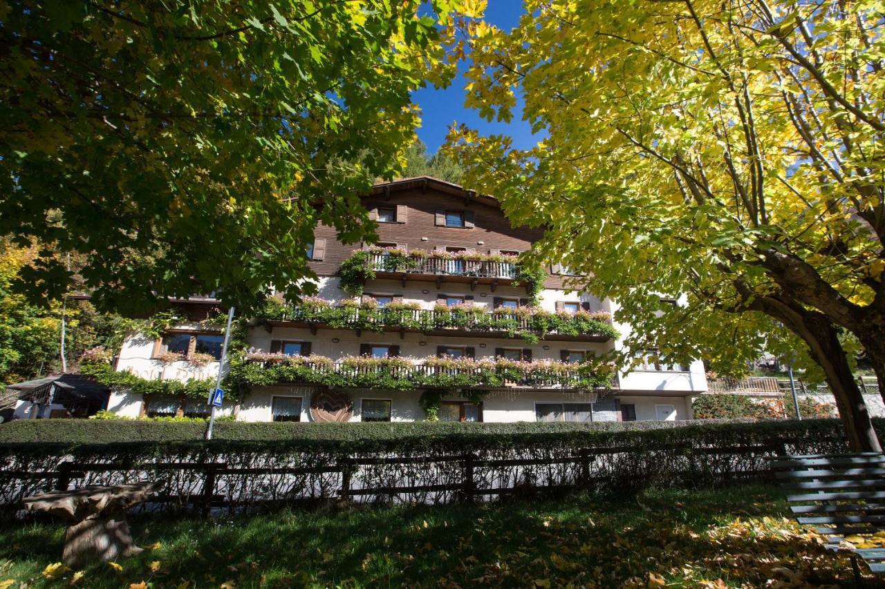 Hotel Daniela บอร์มิโอ ภายนอก รูปภาพ