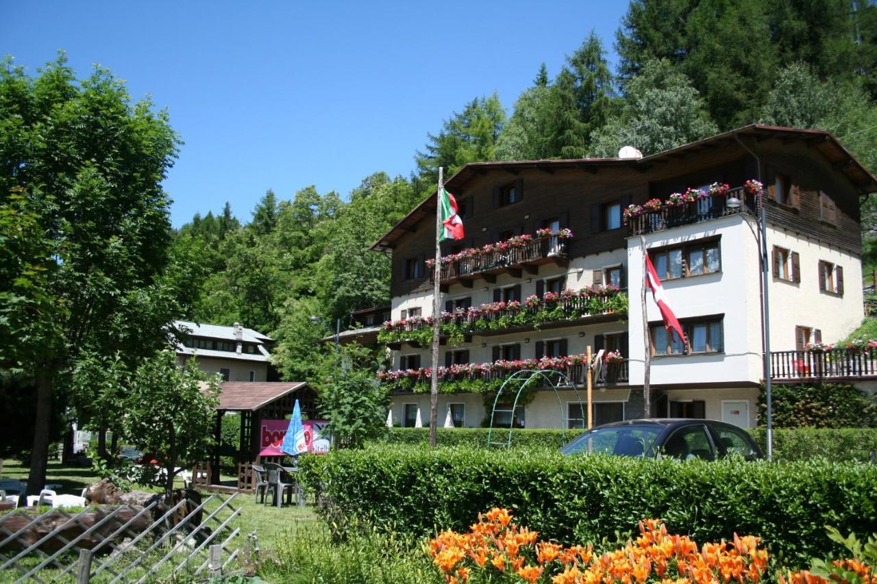 Hotel Daniela บอร์มิโอ ภายนอก รูปภาพ